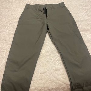 Lulu lemon men’s 34x30 slim taper twill pants.